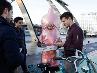 Seksuele voorlichting op school: 'Heel veel scholen beperken zich alleen tot het biologieboek'