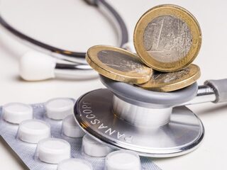 Gevolgen coronacrisis voor reguliere zorg: 'Lange wachtlijsten voor operaties en een hogere zorgpremie'