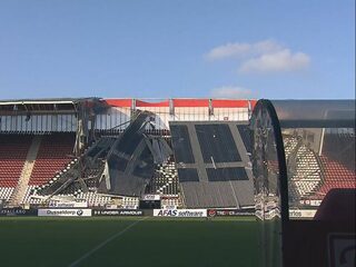 Door wind deel van dak AZ-stadion ingestort, geen gewonden