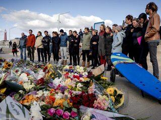 Een jaar na het Scheveningse surfdrama: 'Surfen verbindt'