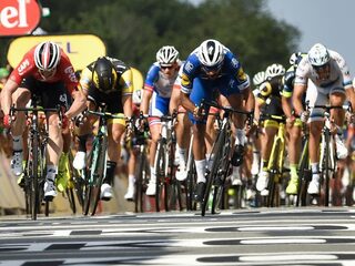 Gaviria sprint naar tweede ritzege, Groenewegen vierde