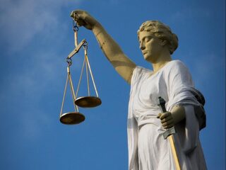 'Kroongetuige? Laat ze elkaar maar afknallen'