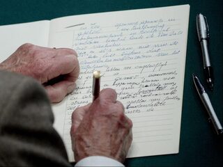 ‘We moeten de verloedering van de Nederlandse taal een halt toeroepen’