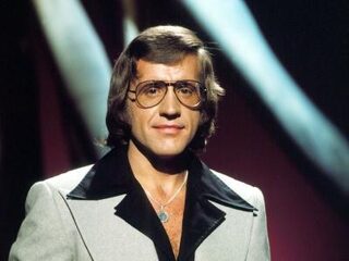 Deze Dag Toen: Lee Towers debuteert als ‘de zingende kraanmachinist’