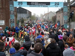 Zelfs in hét café van Parijs-Roubaix is niks te doen