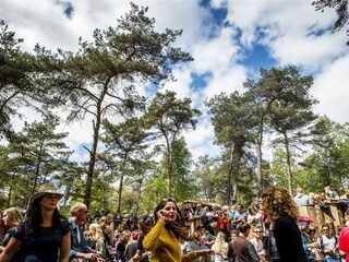 'Waarom moeten feestdagen altijd terugslaan op het verleden? Kijk naar de toekomst!'