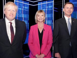 Premierskandidaten Johnson en Hunt botsen over brexit in tv-debat