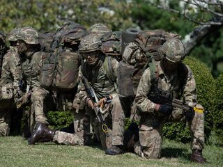 Hoek van Holland overspoeld door Britse militairen