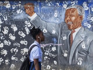 'De idealen van Nelson Mandela zijn deels verwezenlijkt in Zuid-Afrika'
