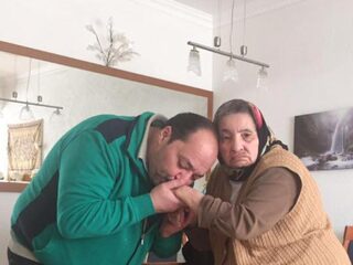 Podcast: Moeten migrantenkinderen voor hun ouders zorgen?