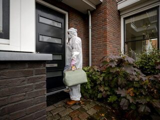 Marcel Levi: opvang coronapatiënten door huisartsen kan tot lagere zorgkosten leiden