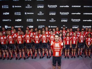 De ploegpresentatie van Sunweb zonder Tom Dumoulin: 'Veel minder chaos'