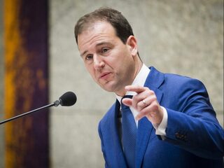 Asscher komt met petitie: Ziyech moet blijven