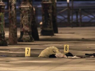 Man steekt zeven mensen neer in Parijs