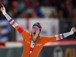 Emotionele Wüst na fenomenale race wereldkampioene 1.500 meter