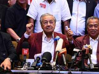 92-jarige oud-premier Mahathir wint verkiezingen Maleisië