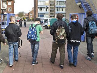 Waarom is het voor pubers lastiger om thuis te blijven?