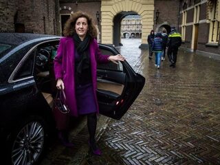 Minister houdt vast aan omstreden genomineerde Joke Smit Staatsprijs