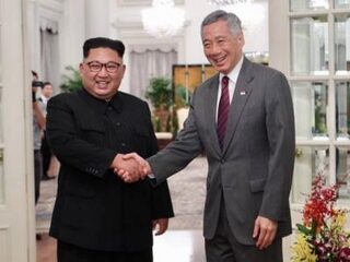 Trump en Kim Jong-un praten eerst twee uur onder vier ogen