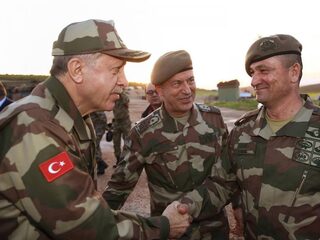 Drie regeringspartijen willen Europees wapenembargo tegen Turkije