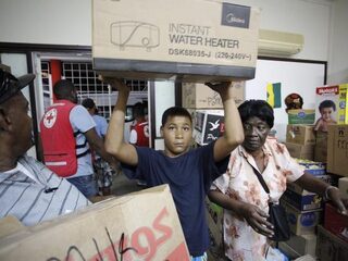 Curaçao bidt en zamelt in voor Sint Maarten