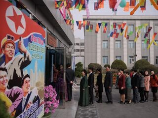 Verplicht dansen en feesten tijdens verkiezingen in Noord-Korea