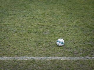 KNVB spreekt van 'historisch moment': vanaf volgend seizoen gemengd voetbal in hoge competities