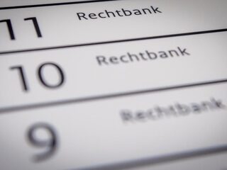 Je kunt een romanschrijver aanklagen voor personages, maar veel kans maak je niet