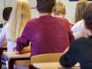 Meisjes stijgen vaker boven schooladvies uit dan jongens