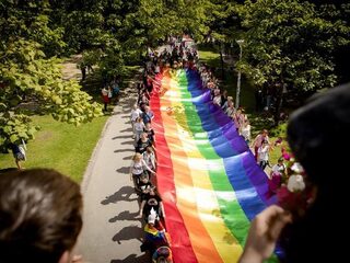 Amsterdam hijst geen regenboogvlag op Coming Out-dag