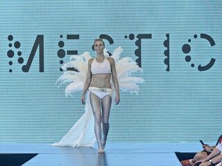 Kleding van koeienpoep