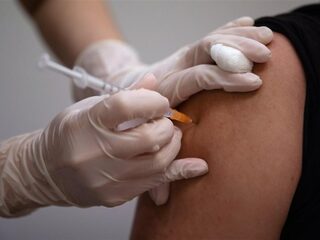 Podcast De Dag: cashen op coronavaccins