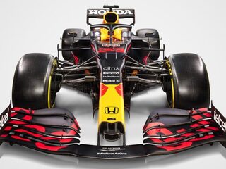 Verstappen maakt eerste kilometers in zandbak