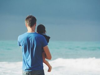 'Zowel vaders als moeders besteden meer tijd aan opvoeding'