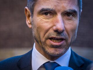 Staatssecretaris Blokhuis over vaccinatieplicht: 'Het zou een nederlaag zijn'