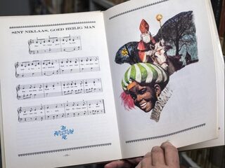 'Verwijderen boeken over zwarte piet neemt enge vormen aan'