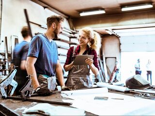 ‘Mannen kunnen er niet tegen als hun vrouw meer verdient’