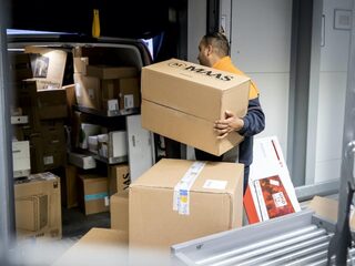 Waarom de werkomstandigheden van pakketbezorgers vaak slecht zijn