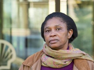 Krijgen vier weduwen Shell op de knieën?