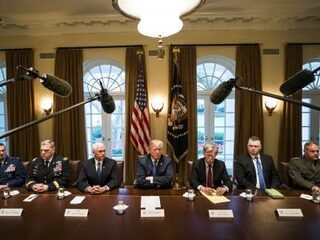 'De militaire leiding was verrast door de tweet van de president'