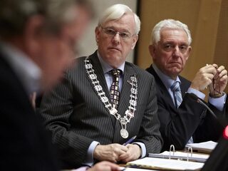 Ook burgemeester Fons Jacobs moest onderduiken: 'Er is mij nooit iets verteld'