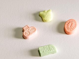 Overheid krijgt geen grip op drugshandel via de post