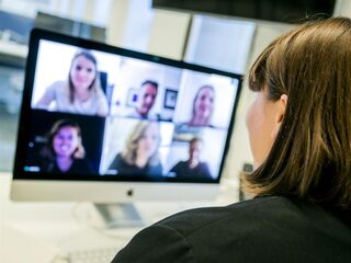 Professioneel geïsoleerd: jonge werknemers hebben het lastig