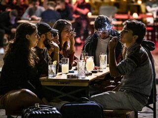 Stand.nl: 'De eerstvolgende versoepelingen moeten gericht zijn op jongeren'