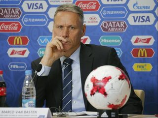 Van Basten verkiest familie boven de bond