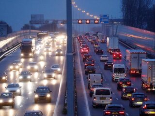 'Deltaplan' voor verkeer moet Nederland aan het rijden houden