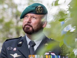 Defensie schorst Marco Kroon vanwege vervolging om carnavalsincident