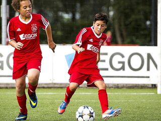 Feit of fictie: 'Basketballers maken school af, meeste voetballers niet'