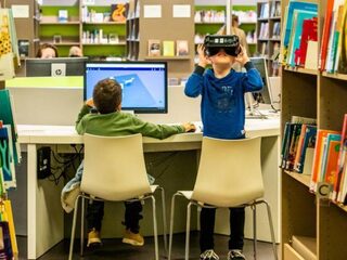 Hoe de bibliotheek steeds meer op een buurthuis lijkt
