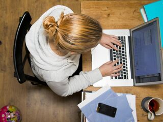 Werkgevers willen andere reiskostenvergoeding nu we niet meer naar kantoor mogen